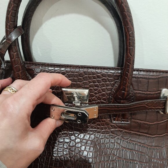 Crocodile embossed faux leather burgundy brown minimalist hand  bag - Picture 3 of 11